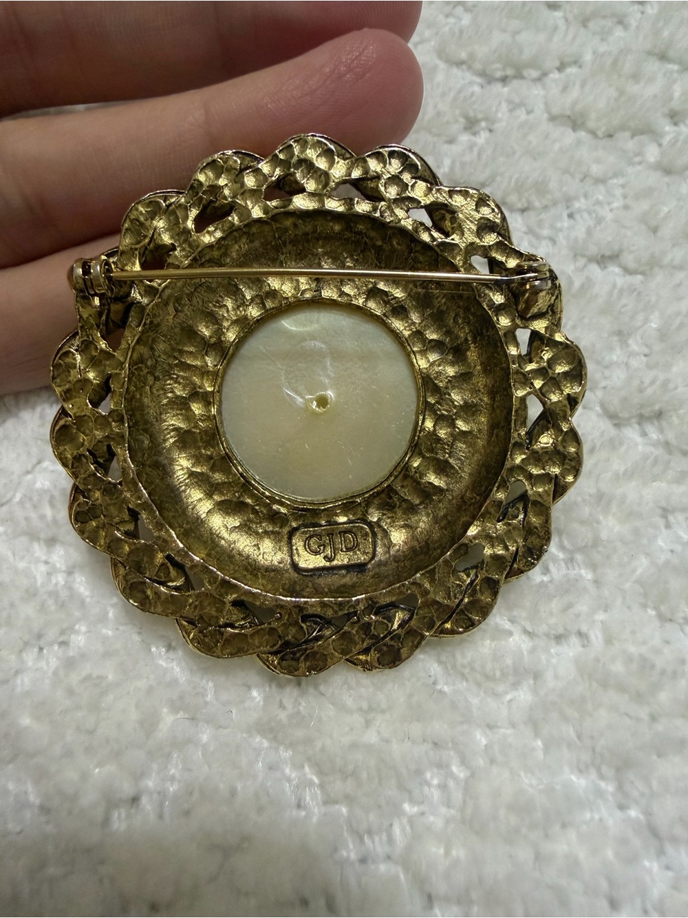 Vintage Signed GJD Ginnie Johansen Large Raised Faux Pearl Brooch Pin - Picture 3 of 8